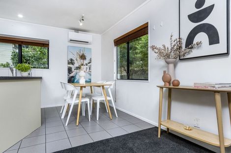 Photo of property in 2/23 Heathglen Place, Bayview, Auckland, 0629