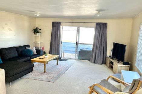 Photo of property in 15a Heathglen Place, Bayview, Auckland, 0629