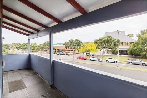 Photo of property in 19 Highland Park Drive, Highland Park, Auckland, 2010