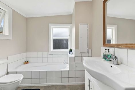 Photo of property in 21a Korau Grove, Stokes Valley, Lower Hutt, 5019