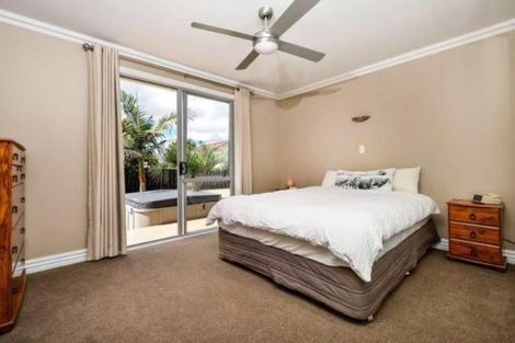 Photo of property in 27 Pahi Place, West Harbour, Auckland, 0618