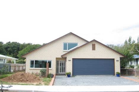 Photo of property in 14 Whirinaki Crescent, Heretaunga, Upper Hutt, 5018