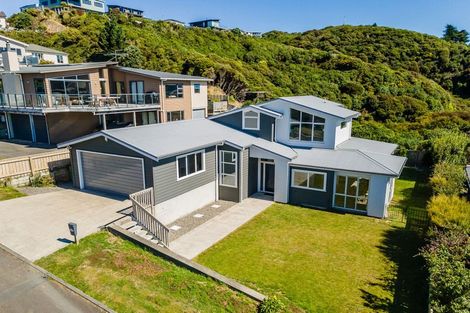 Photo of property in 31 Aspiring Terrace, Aotea, Porirua, 5024