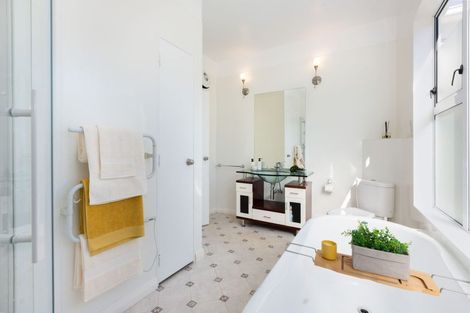 Photo of property in 76 Tilley Road, Paekakariki, 5034