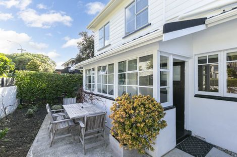 Photo of property in 281 Queens Drive, Lyall Bay, Wellington, 6022