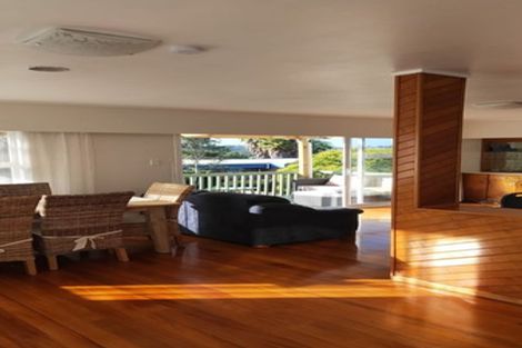 Photo of property in 4 Easton Park Parade, Glenfield, Auckland, 0629