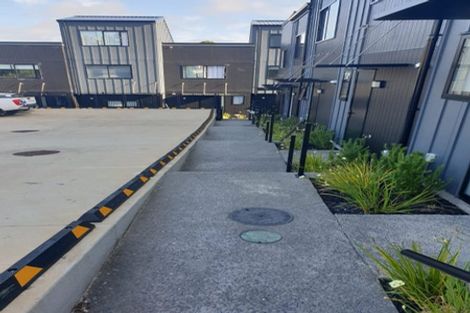 Photo of property in 11/8 Chivalry Road, Glenfield, Auckland, 0629