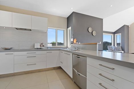 Photo of property in 10 Sampson Avenue, Waiwhakaiho, New Plymouth, 4312