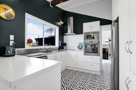 Photo of property in 17 Oberon Street, Stratford, 4332