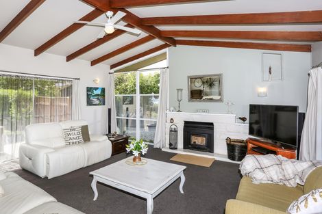 Photo of property in 11 Harrisville Road, Tuakau, 2121