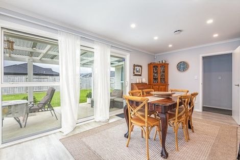 Photo of property in 96 Johnstone Drive, Fitzherbert, Palmerston North, 4410