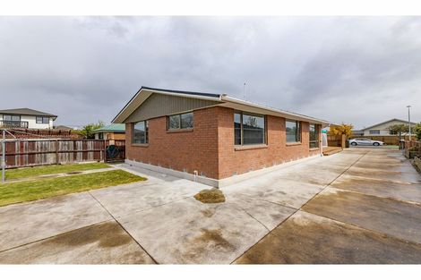 Photo of property in 6 Farnborough Street, Aranui, Christchurch, 8061