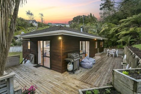 Photo of property in 1/55 Greenvalley Rise, Glenfield, Auckland, 0629