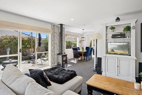 Photo of property in 5a Hemi Street, Waikanae, 5036