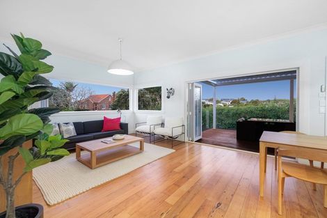 Photo of property in 10 Sunny Brae Crescent, Westmere, Auckland, 1022
