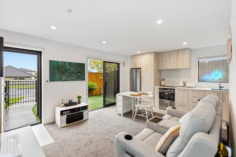 Photo of property in 2/19 Karamu Street, Te Atatu Peninsula, Auckland, 0610