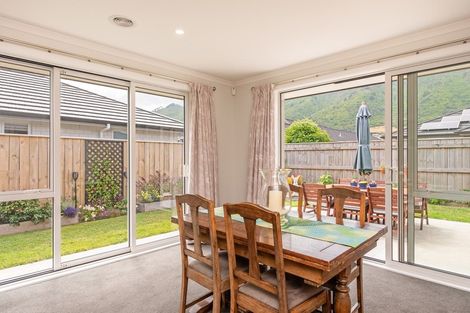 Photo of property in 15 Tapuhikura Street, Waikanae, 5036