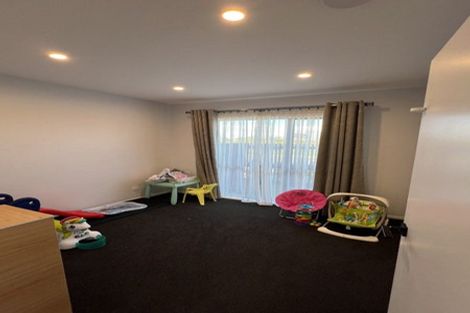 Photo of property in 121 Battalion Drive, Papakura, 2110