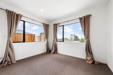 Photo of property in 42 Accolage Boulevard, Kumeu, 0810