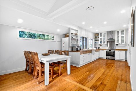 Photo of property in 8 Robertson Street, Russell, 0202