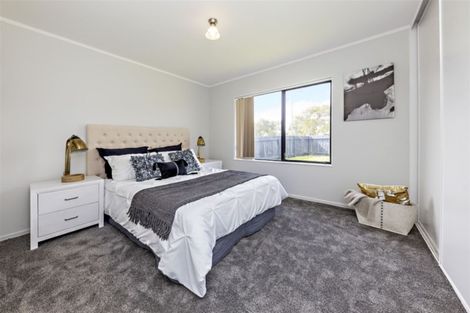 Photo of property in 27 Horlicks Place, Randwick Park, Auckland, 2105