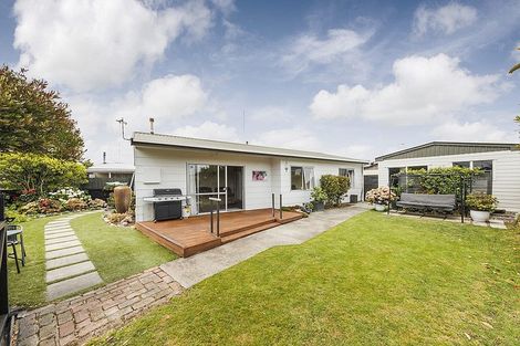 Photo of property in 17 Cargill Grove, Kelvin Grove, Palmerston North, 4414