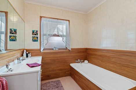 Photo of property in 11 Hillcrest Avenue, Hillcrest, Auckland, 0627