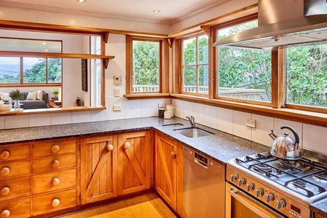 Photo of property in 25 Rona Street, Eastbourne, Lower Hutt, 5013