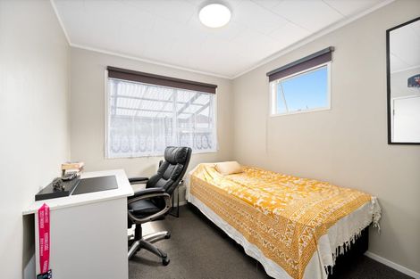 Photo of property in 2/15 Larissa Avenue, Henderson, Auckland, 0610