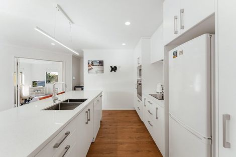 Photo of property in 34 Butterworth Crescent, Papamoa Beach, Papamoa, 3118