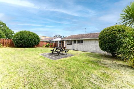 Photo of property in 2/558 Swanson Road, Ranui, Auckland, 0612