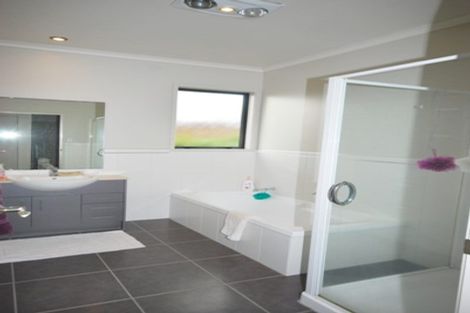 Photo of property in 22 Greenbough Lane, Greenhithe, Auckland, 0632