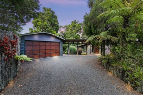 Photo of property in 318 Forest Road, Waiatarua, Auckland, 0612