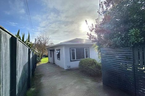 Photo of property in 40 Pioneer Road, Moturoa, New Plymouth, 4310