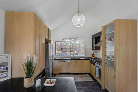 Photo of property in 8 Chardonnay Rise, Henderson, Auckland, 0612