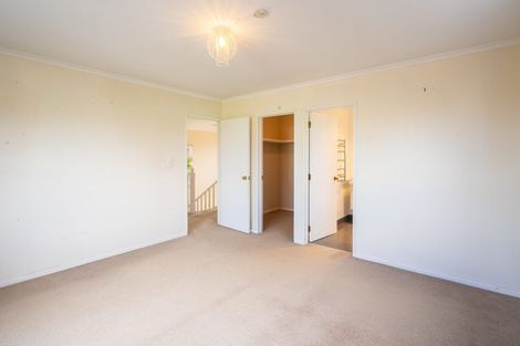 Photo of property in 2 Rosebank Avenue, Kelvin Grove, Palmerston North, 4414