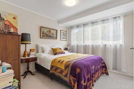 Photo of property in 6 Valdese Rise, Browns Bay, Auckland, 0630