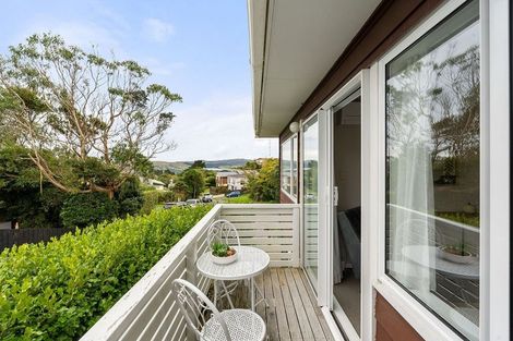 Photo of property in 1/15 Bloomsbury Grove, Newlands, Wellington, 6037
