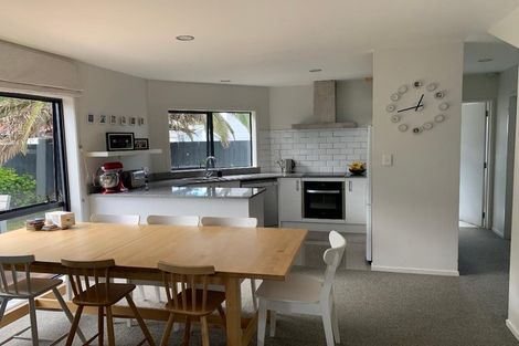 Photo of property in 2/100 Eversleigh Road, Belmont, Auckland, 0622