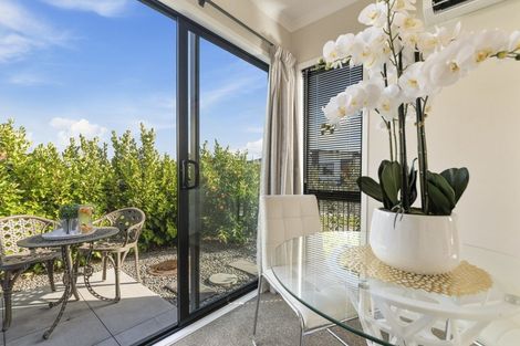 Photo of property in 10 Regiment Road, Papakura, 2110