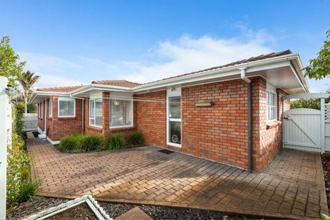 Photo of property in 2/38 East Coast Road, Milford, Auckland, 0620