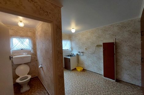 Photo of property in 2 Onslow Place, Merrilands, New Plymouth, 4312