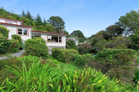 Photo of property in 84 Newlands Road, Newlands, Wellington, 6037