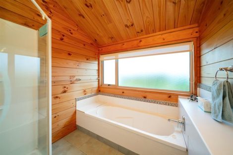 Photo of property in 437 Turuturu Road, Hawera, 4674