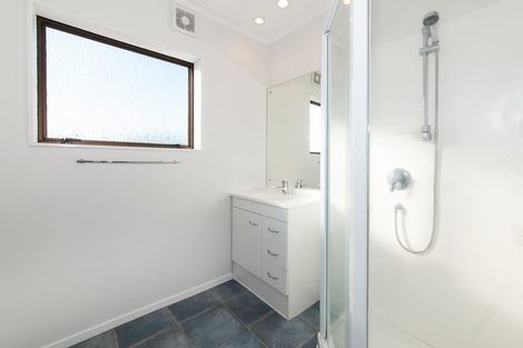 Photo of property in 92 Manhattan Heights, Glendene, Auckland, 0602