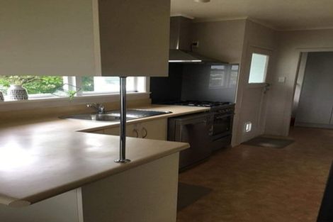 Photo of property in 5 Quigley Street, Newlands, Wellington, 6037