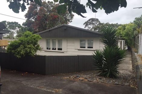 Photo of property in 2/10 William Bond Street, Stanley Point, Auckland, 0624