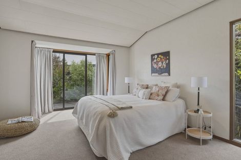 Photo of property in 122 Larnach Road, Vauxhall, Dunedin, 9013