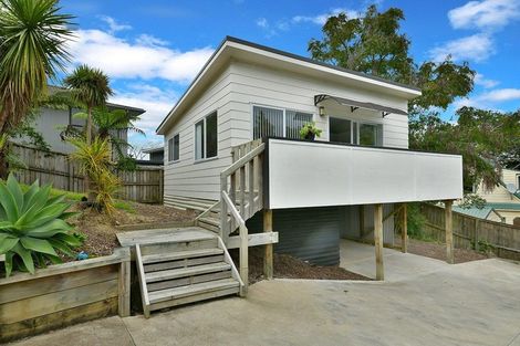 Photo of property in 1/6 Carlisle Road, Browns Bay, Auckland, 0630