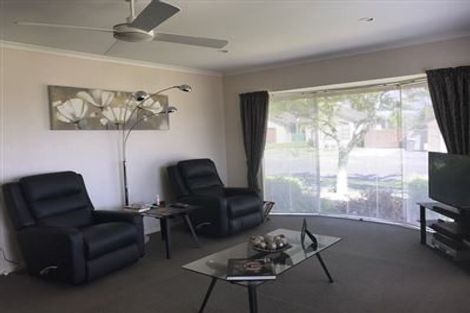 Photo of property in 6 Newbliss Crescent, East Tamaki Heights, Auckland, 2016